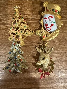 Gold-tone Christmas Tree and Reindeer Holiday brooch Set - Gold and Red & signed